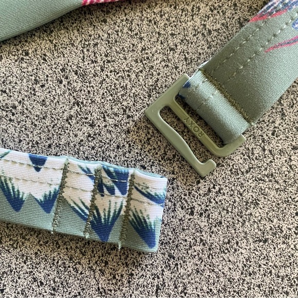 NWT ROXY Swim Bikini Top 🌺 - Picture 3 of 10